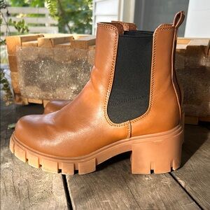 Tan and Black Shoes with Classic Style